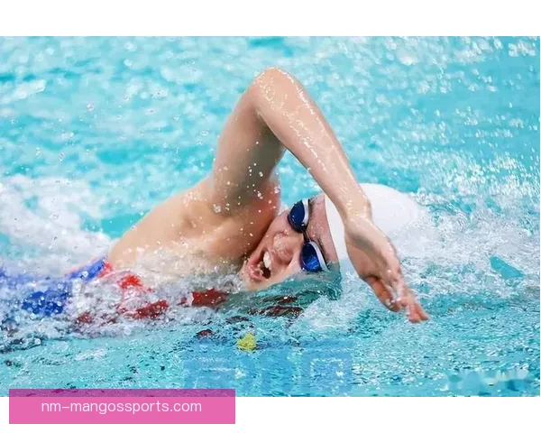 游泳杯赛：冠军争夺战闪耀泳坛