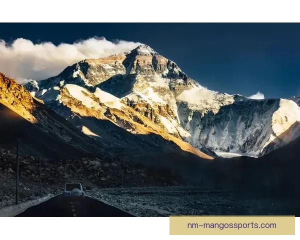 登山冠军：征服高峰的王者征程