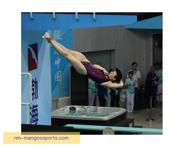 跳水精彩瞬间：争夺高空的飞翔之美